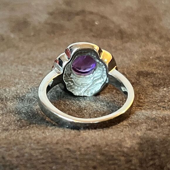 African Amethyst Floral Pure Stainless Steel Ring Size 6
NWT - Picture 8 of 11